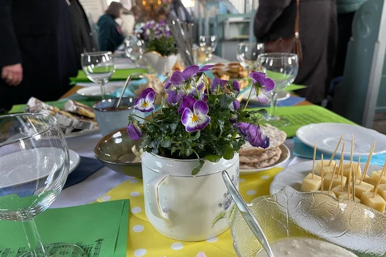 Tischabendmahl lange Tafel